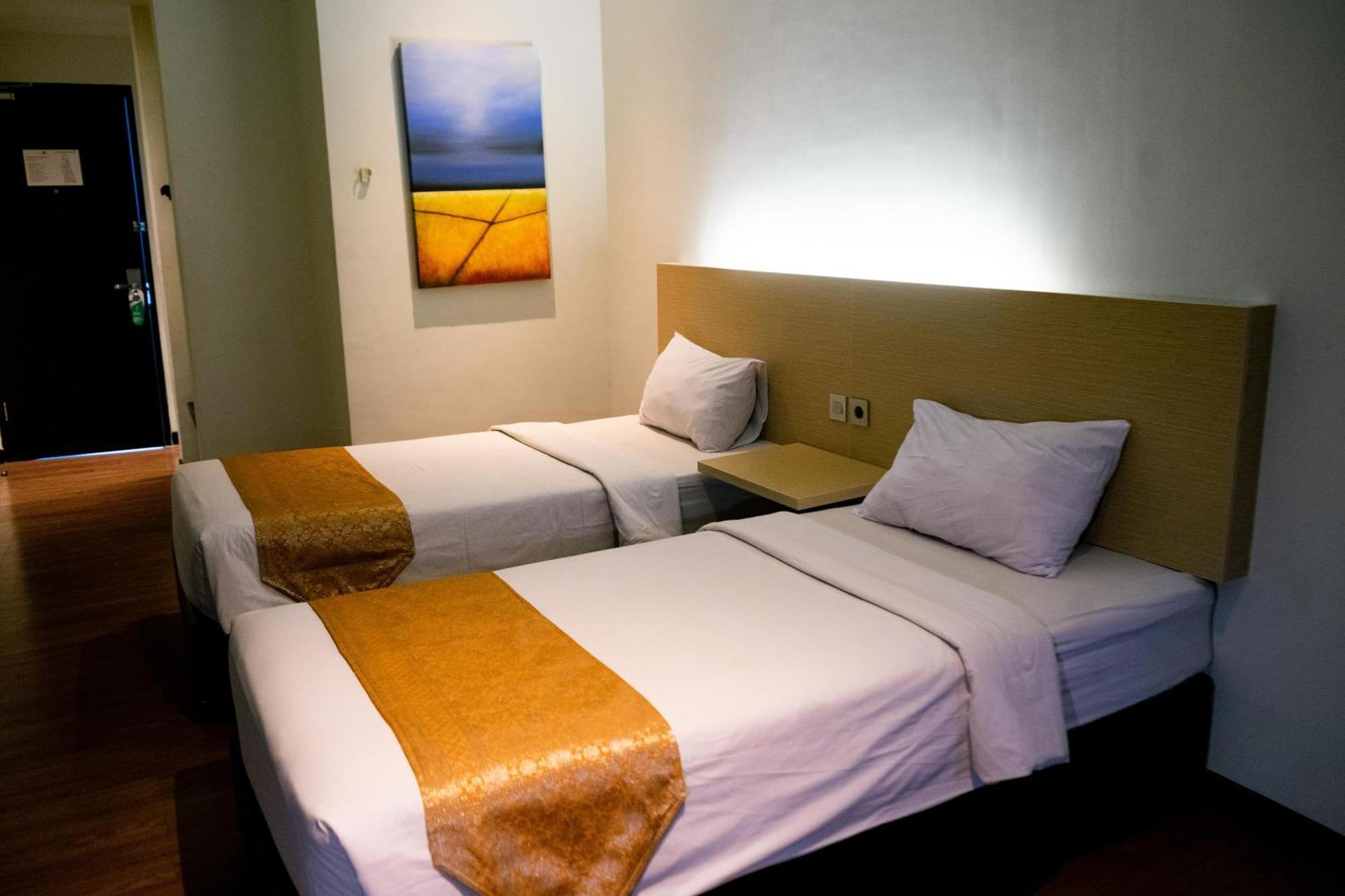 Yunna Hotel Lampung Bandar Lampung Exterior foto